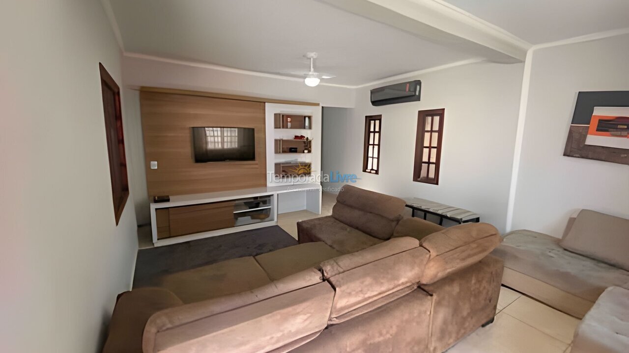 Casa para aluguel de temporada em São Sebastião (Praia do Saco)