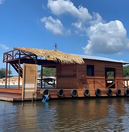 Floating House - Unique Experience