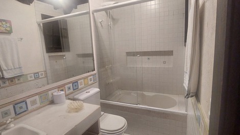 Condominium right on the sand cozy house 4 suites Praia de Manguinhos