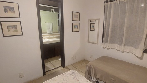 Condominium right on the sand cozy house 4 suites Praia de Manguinhos