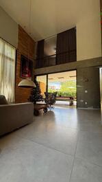 BEACH - SPACIOUS AND BRIGHT HOUSE, CONDO IN THE BEST SECTION OF BARRA DA TIJUCA