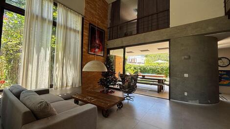 BEACH - SPACIOUS AND BRIGHT HOUSE, CONDO IN THE BEST SECTION OF BARRA DA TIJUCA
