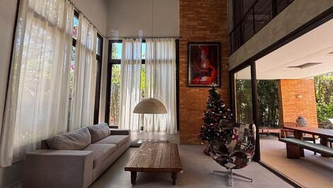 BEACH - SPACIOUS AND BRIGHT HOUSE, CONDO IN THE BEST SECTION OF BARRA DA TIJUCA