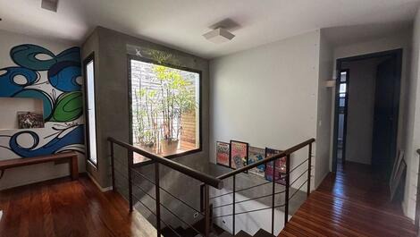 BEACH - SPACIOUS AND BRIGHT HOUSE, CONDO IN THE BEST SECTION OF BARRA DA TIJUCA