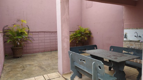 Casa espaçosa e arejada comporta 12 pessoas