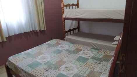 Quarto do andar de baixo ( próximo a sala) 