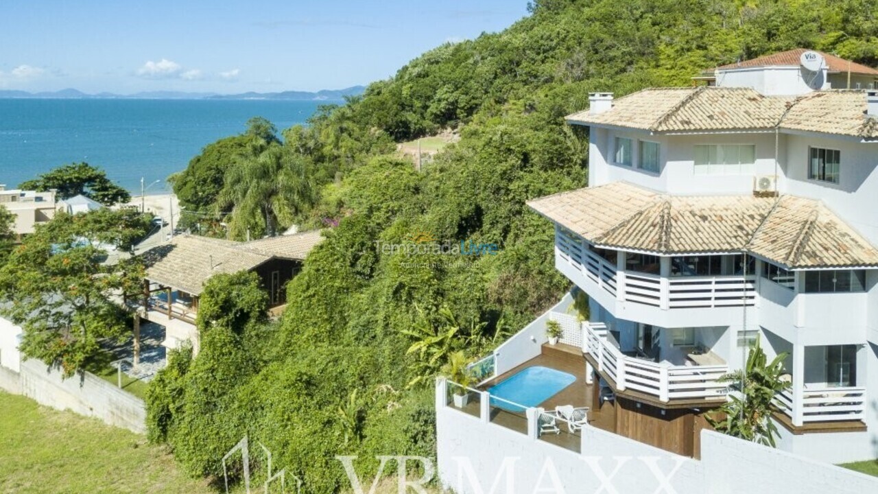 House for vacation rental in Bombinhas (Praia de Zimbros)