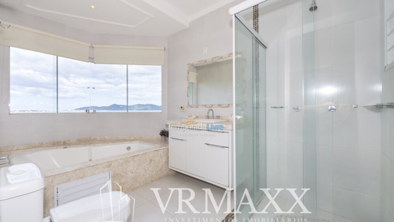 House for vacation rental in Bombinhas (Praia de Zimbros)