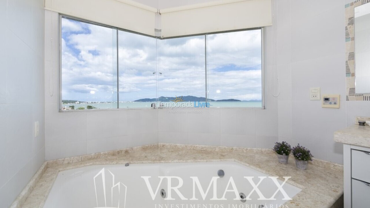 House for vacation rental in Bombinhas (Praia de Zimbros)