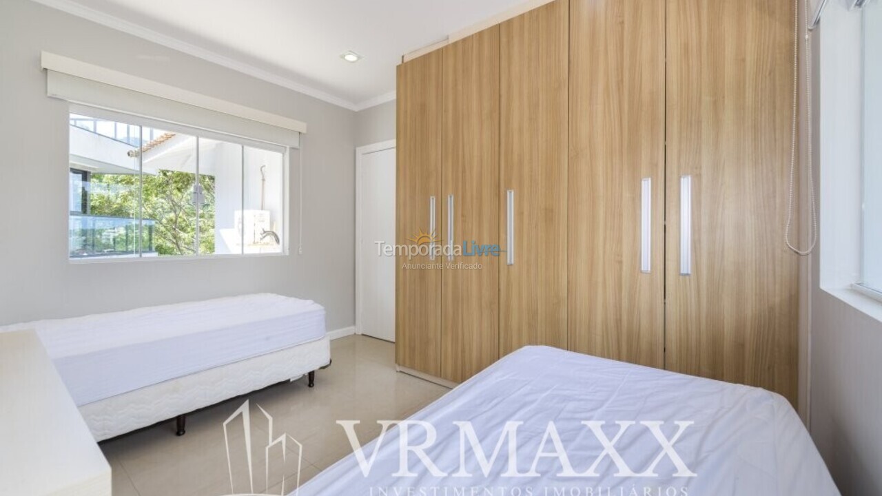 House for vacation rental in Bombinhas (Praia de Zimbros)