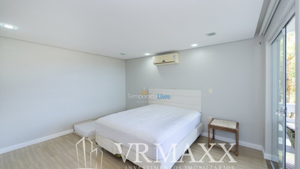 House for vacation rental in Bombinhas (Praia de Zimbros)