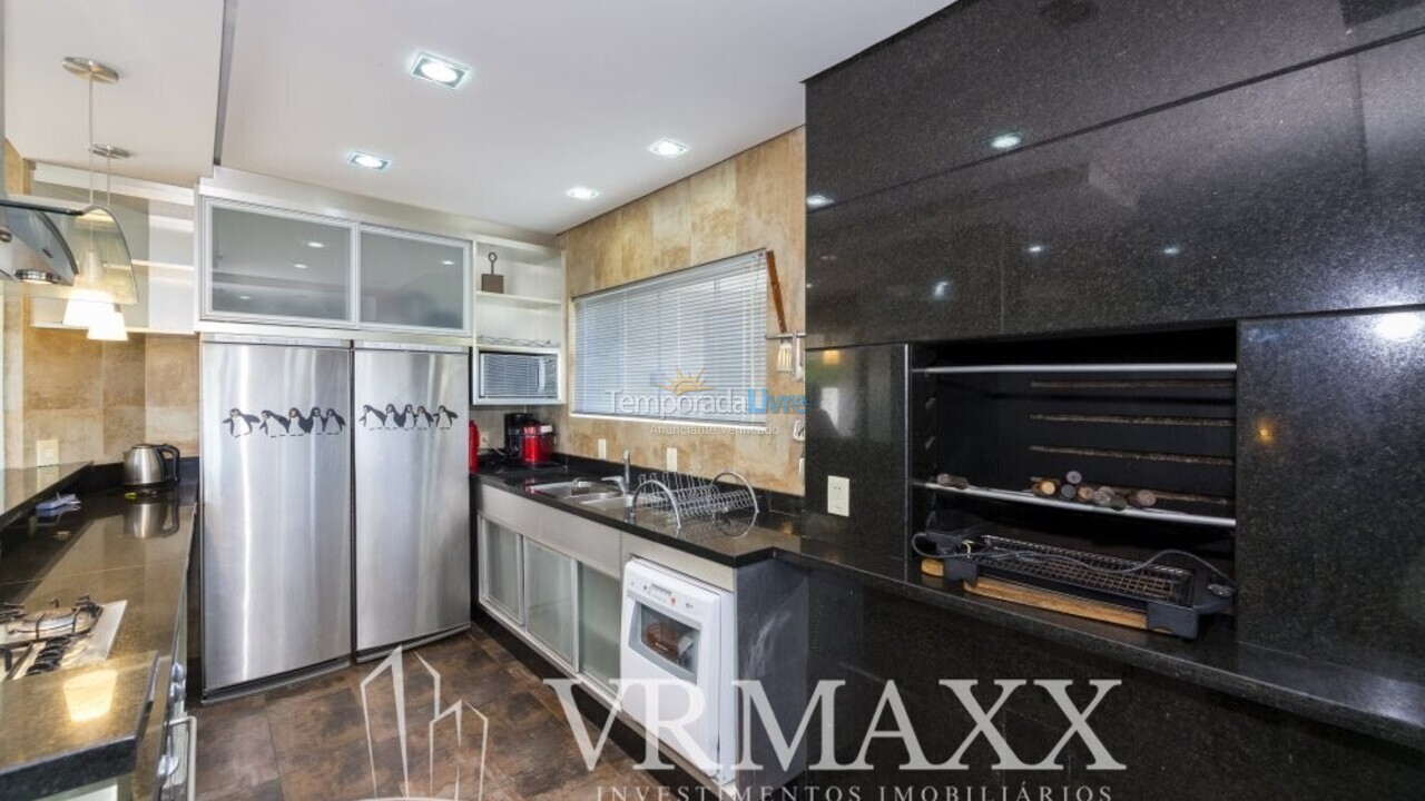 House for vacation rental in Bombinhas (Praia de Zimbros)