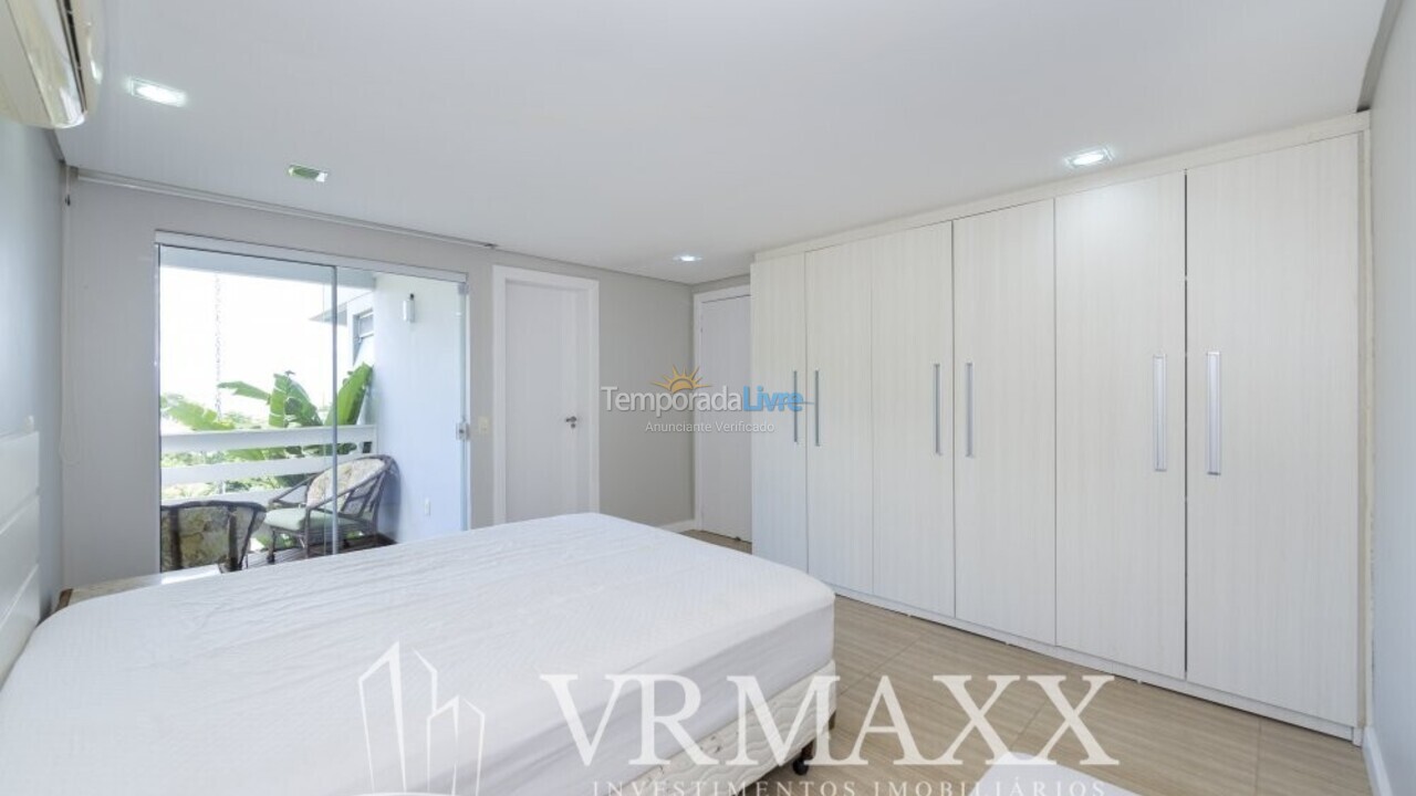 House for vacation rental in Bombinhas (Praia de Zimbros)