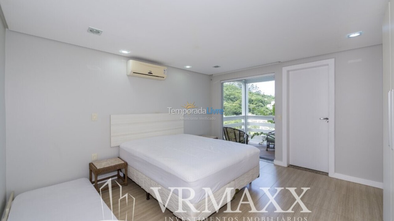 House for vacation rental in Bombinhas (Praia de Zimbros)