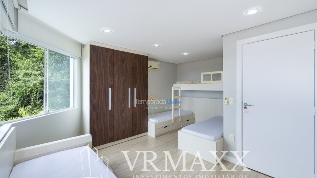 House for vacation rental in Bombinhas (Praia de Zimbros)