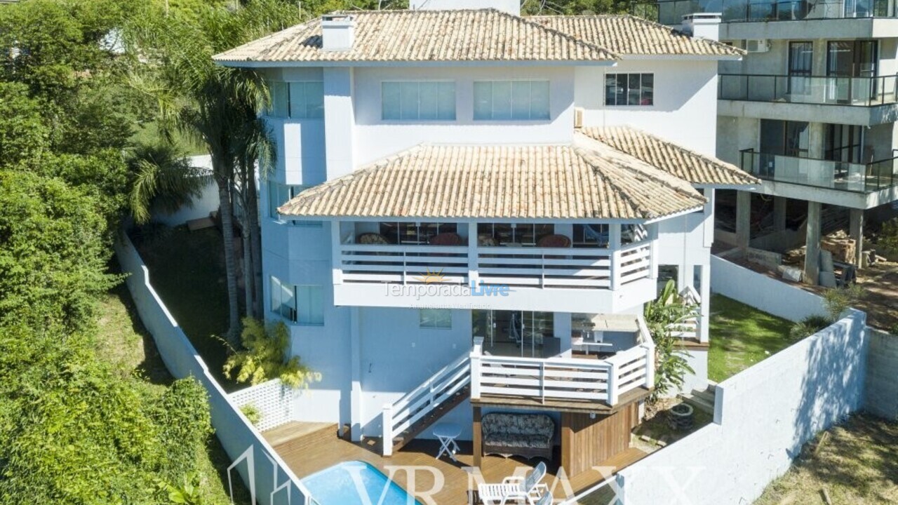 House for vacation rental in Bombinhas (Praia de Zimbros)