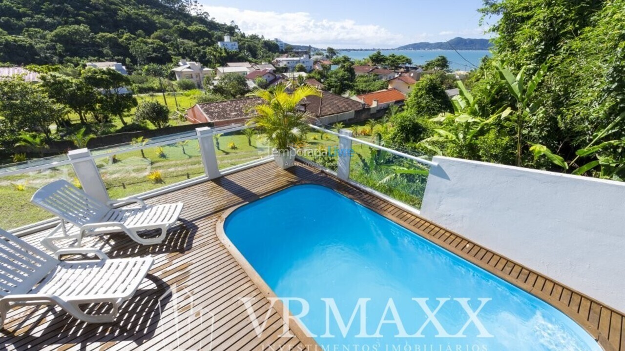 House for vacation rental in Bombinhas (Praia de Zimbros)