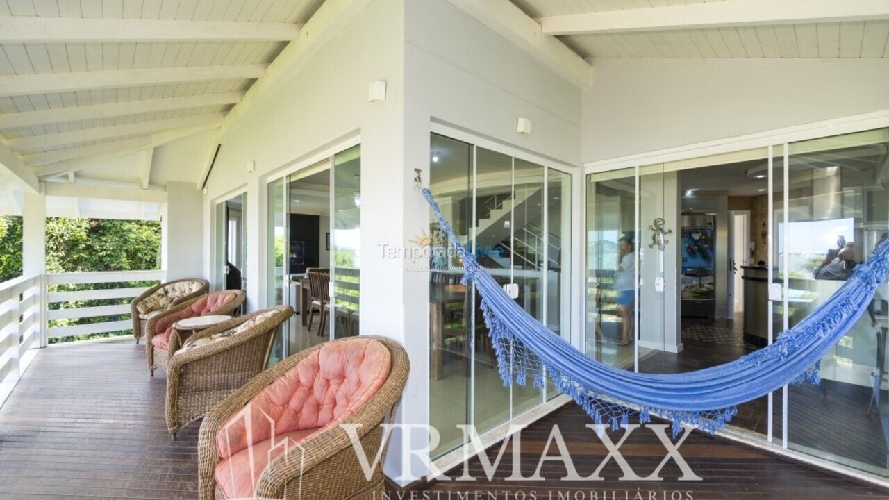 House for vacation rental in Bombinhas (Praia de Zimbros)