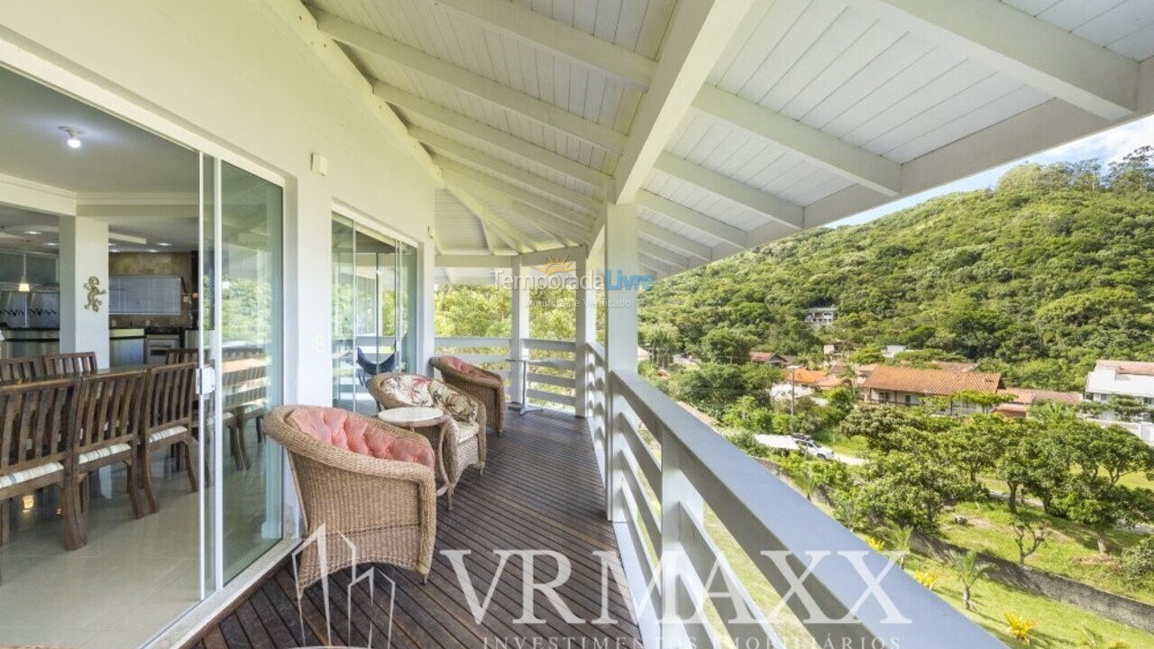 House for vacation rental in Bombinhas (Praia de Zimbros)