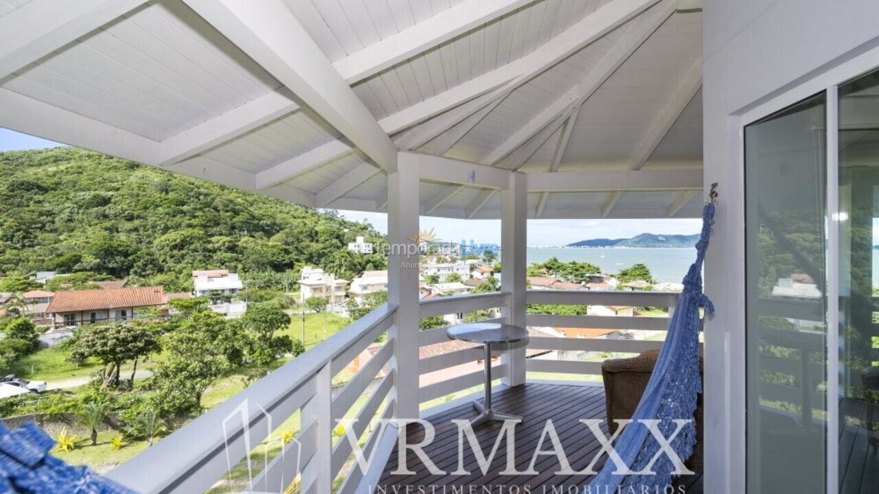 House for vacation rental in Bombinhas (Praia de Zimbros)