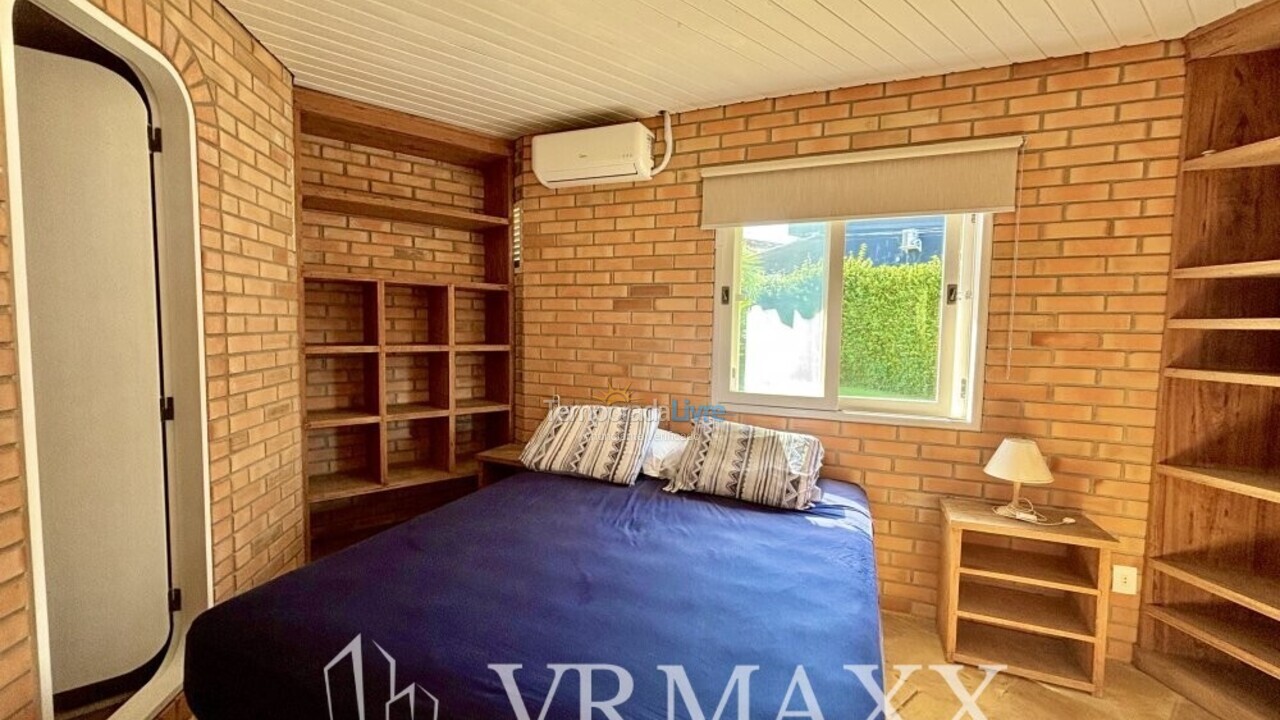 Casa para aluguel de temporada em Bombinhas (Canto Grande)