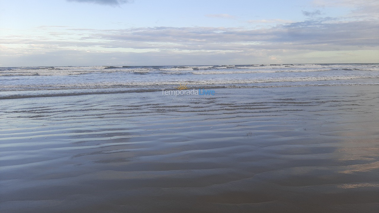 Casa para aluguel de temporada em Praia Grande (Aviação)
