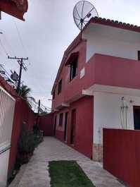 Espaçoso apartamento a 500m da praia do Taperapuan