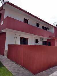 Espaçoso apartamento a 500m da praia do Taperapuan