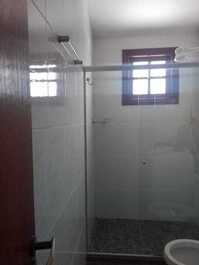 Espaçoso apartamento a 500m da praia do Taperapuan