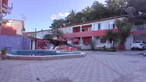 Espaçoso apartamento a 500m da praia do Taperapuan