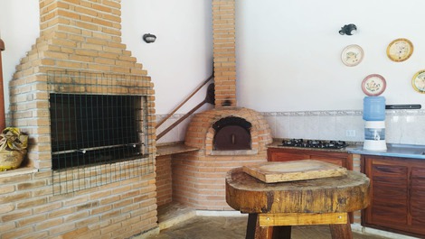 🌴 Paradise by the Sea: House with Pool 150m from Enseada Beach! 🏖️