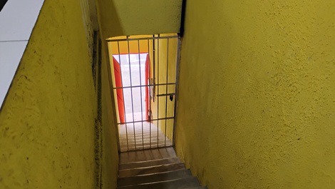 Portão trancado 24 horas 