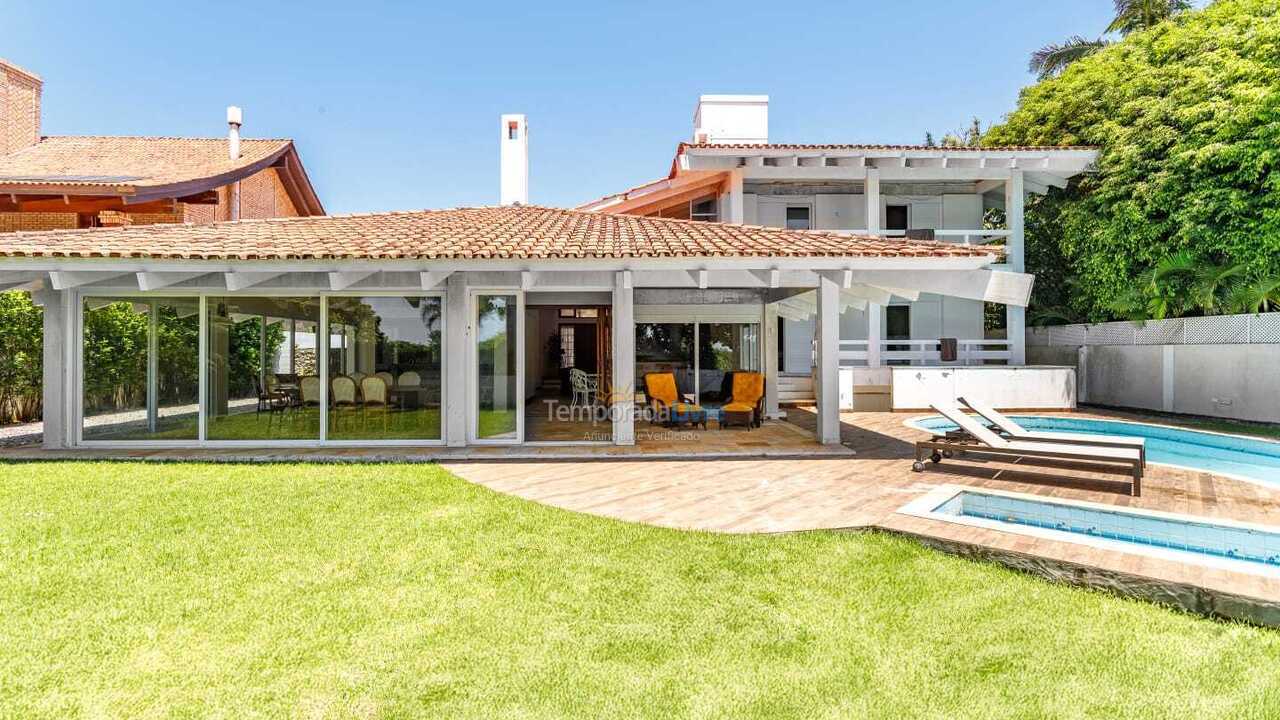 Casa para aluguel de temporada em Florianopolis (Jurerê Internacional)