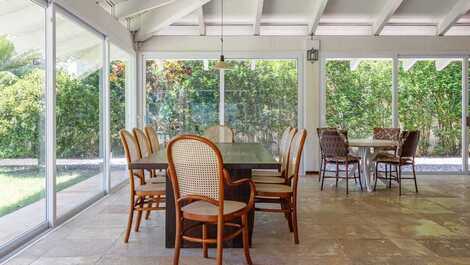 Casa frente mar Jurerê Internacional.