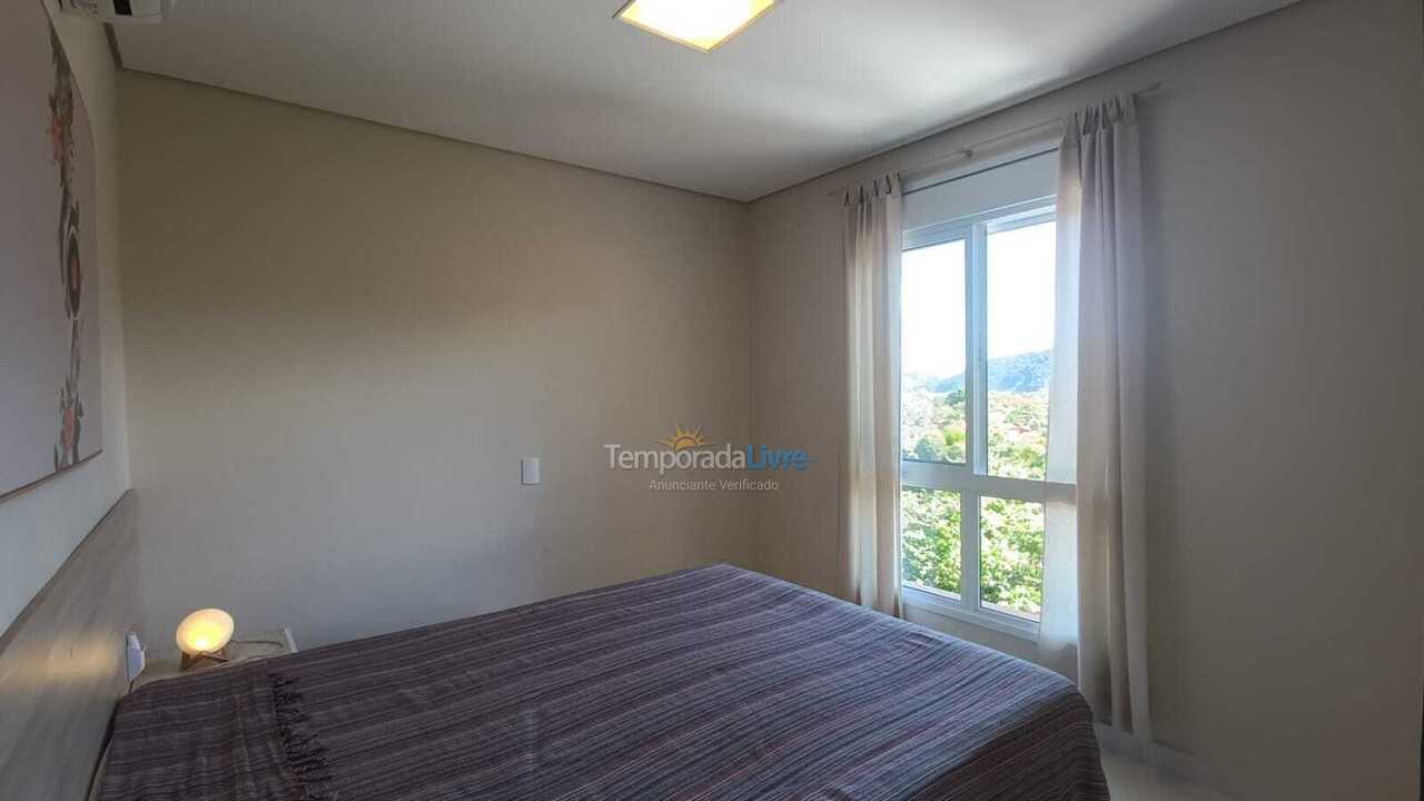 Apartment for vacation rental in São Sebastião (Camburizinho)