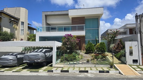 Casa con 5 suites con aire acondicionado, acceso a la playa y al río en una comunidad cerrada.