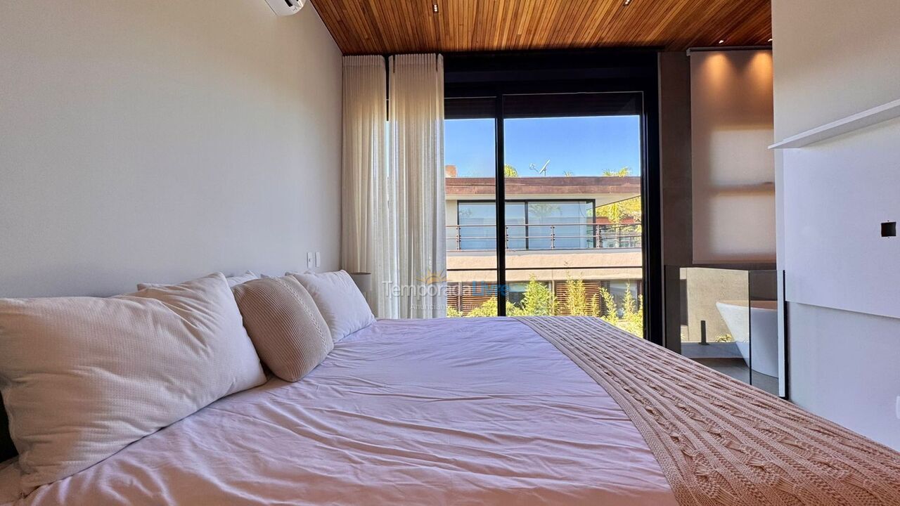 Casa para aluguel de temporada em São Sebastião (Praia da Baleia)