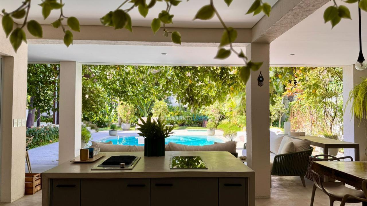 Casa para aluguel de temporada em São Sebastião (Praia da Baleia)