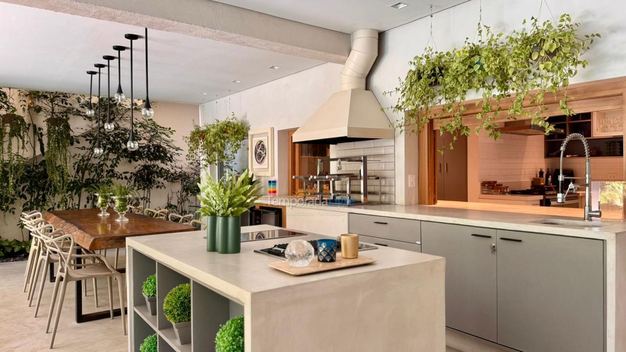 Casa para aluguel de temporada em São Sebastião (Praia da Baleia)