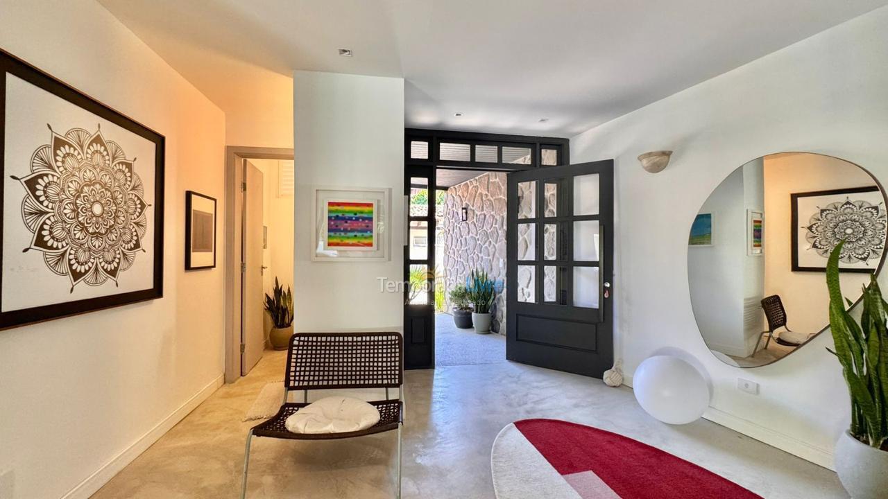 Casa para aluguel de temporada em São Sebastião (Praia da Baleia)