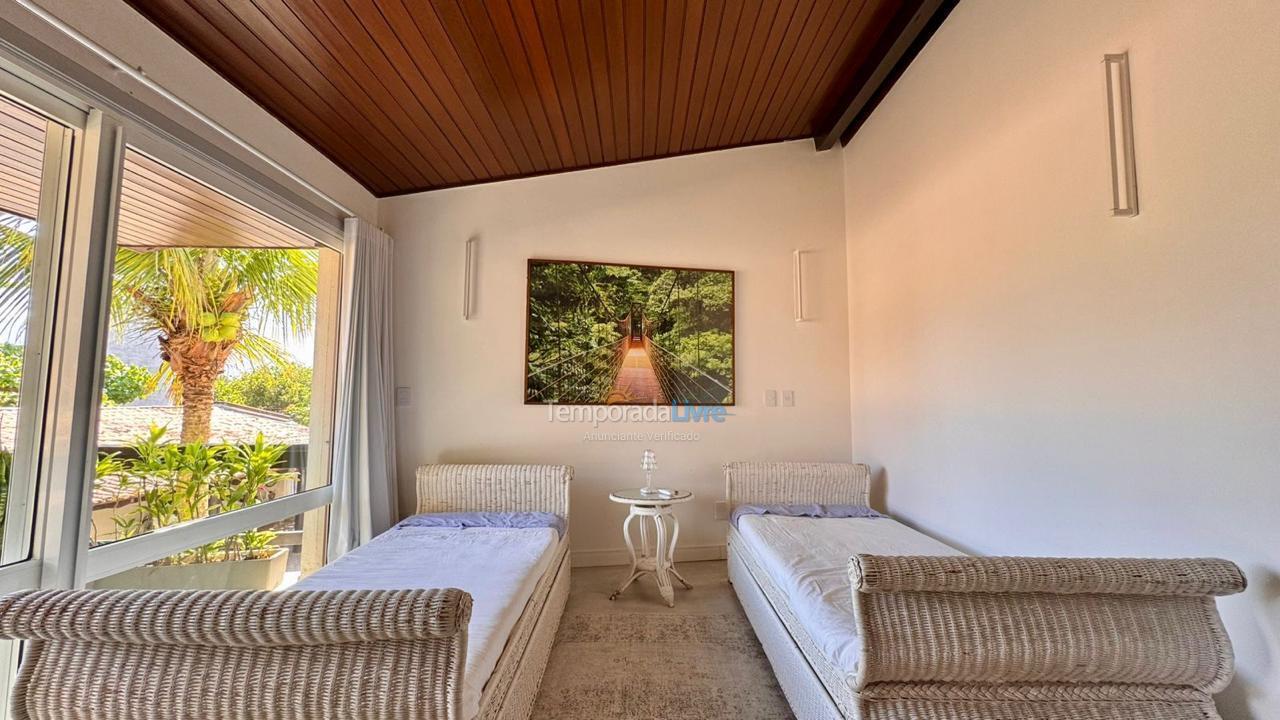 Casa para aluguel de temporada em São Sebastião (Praia da Baleia)