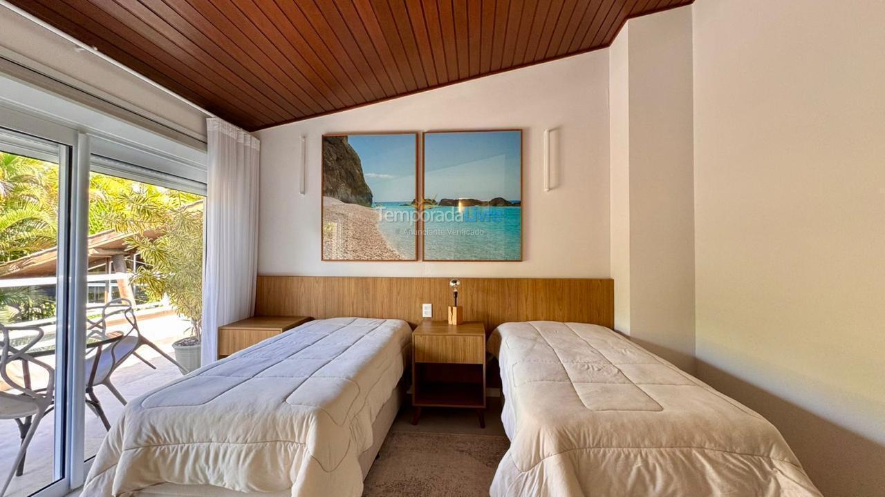 Casa para aluguel de temporada em São Sebastião (Praia da Baleia)