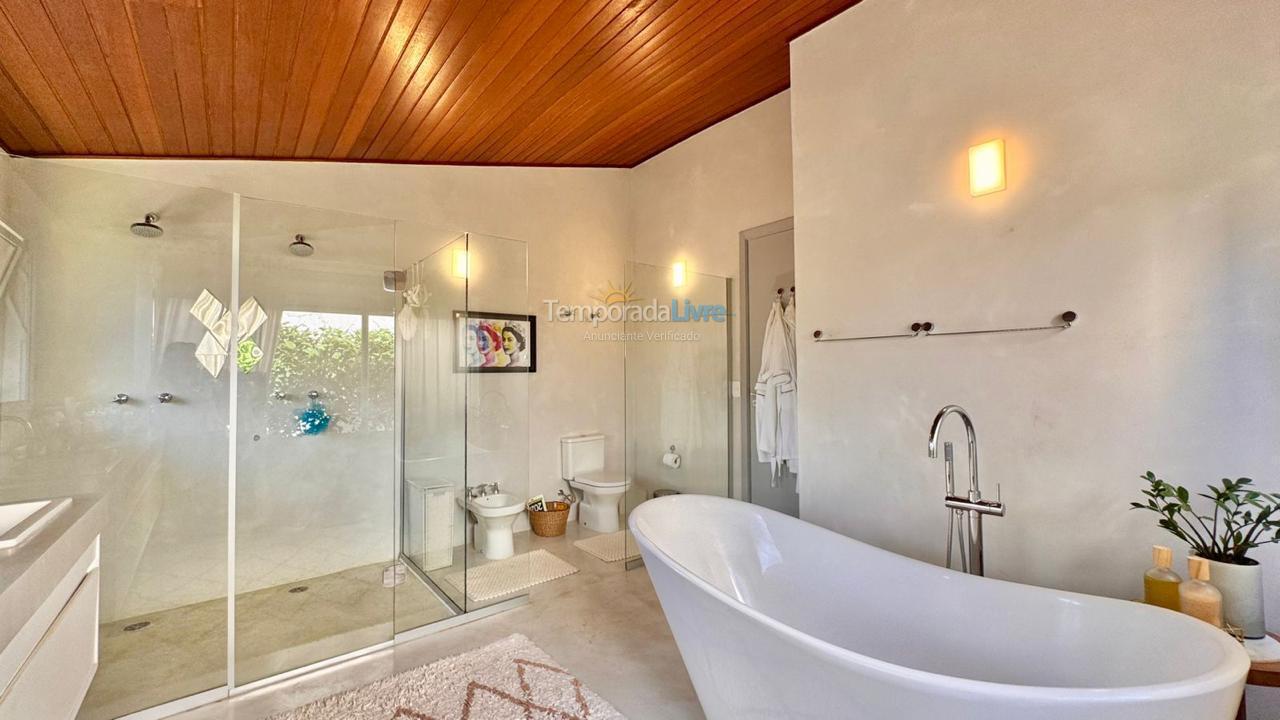 Casa para aluguel de temporada em São Sebastião (Praia da Baleia)