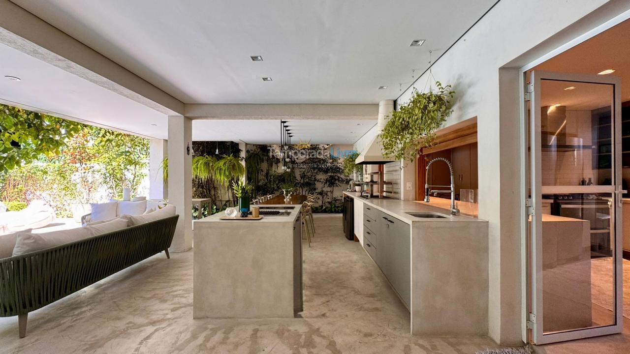 Casa para aluguel de temporada em São Sebastião (Praia da Baleia)