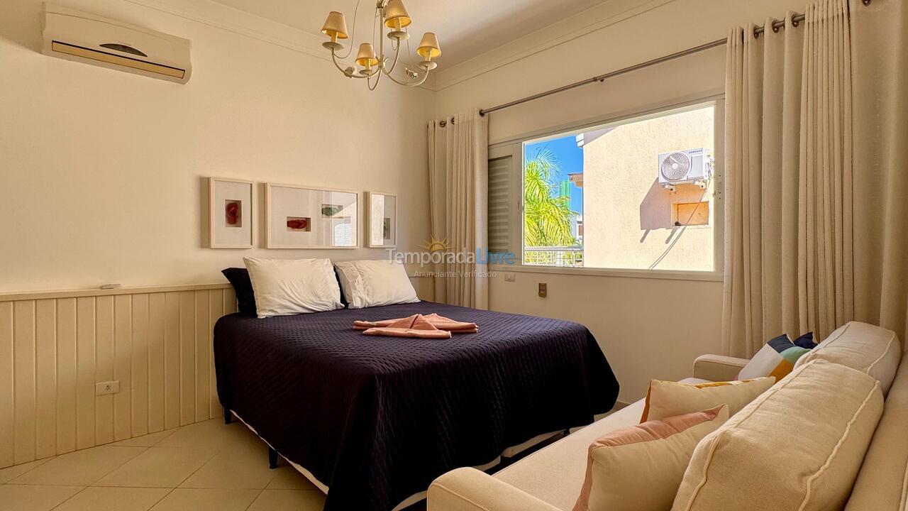 Casa para aluguel de temporada em São Sebastião (Praia da Baleia)