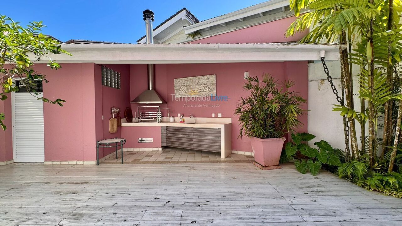 Casa para aluguel de temporada em São Sebastião (Praia da Baleia)