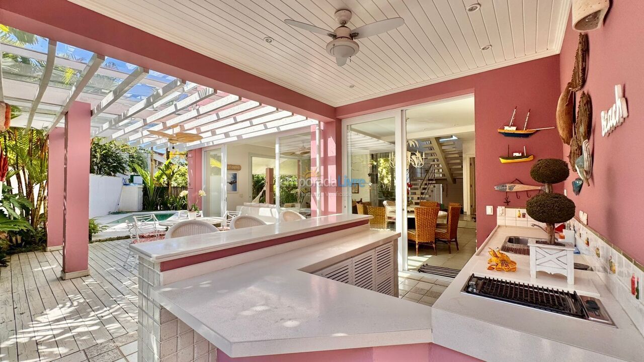 Casa para aluguel de temporada em São Sebastião (Praia da Baleia)