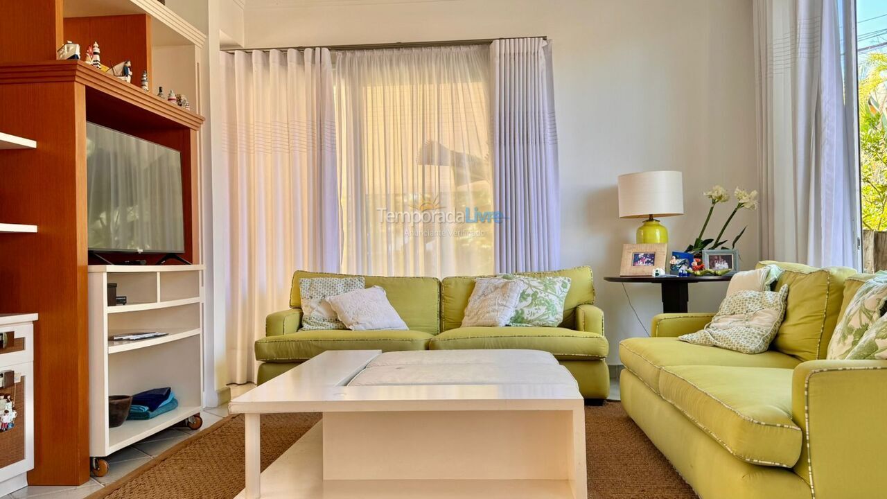 Casa para aluguel de temporada em São Sebastião (Praia da Baleia)