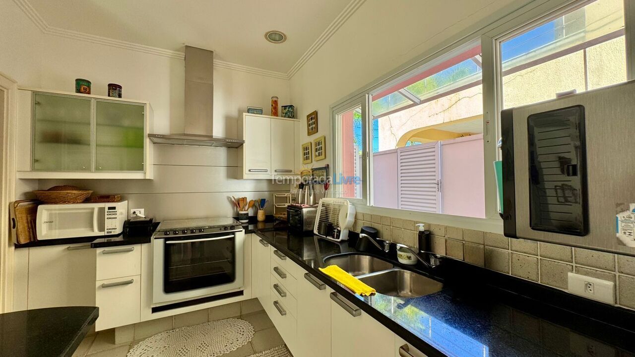 Casa para aluguel de temporada em São Sebastião (Praia da Baleia)