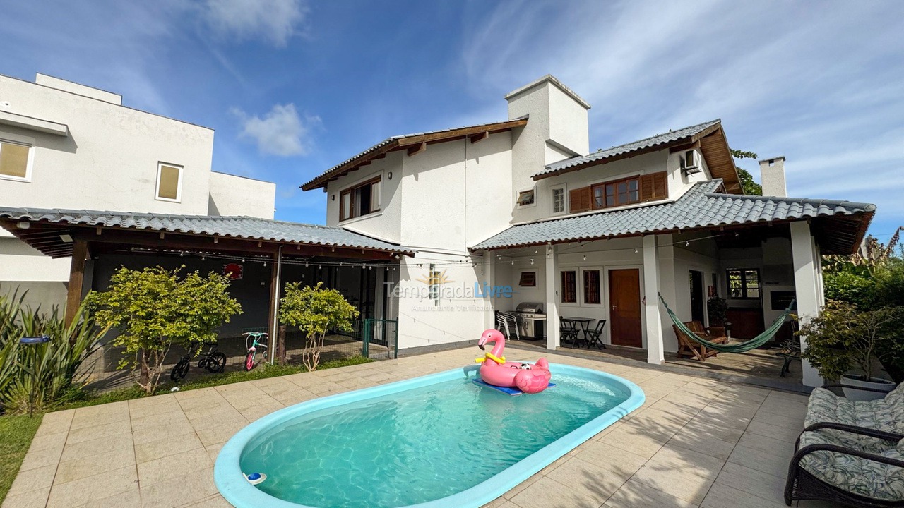 Casa para aluguel de temporada em Florianópolis (Jurere Tradicional)